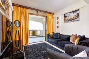 Beachfront / Air-con / king bed / pool